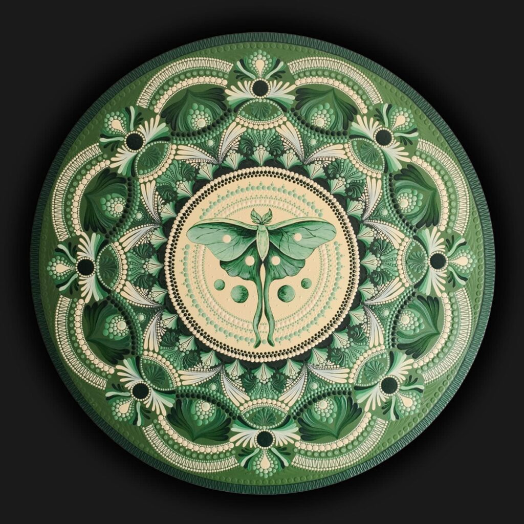Zielona mandala księżycowa ćma Przewodniczka Nocy - ręcznie malowany obraz dot painting